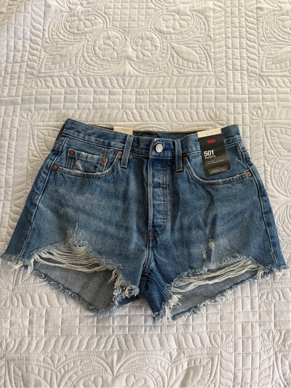 Levi's NWT 501 High-Rise Distressed Denim Medium Blue Wash Shorts Size 28